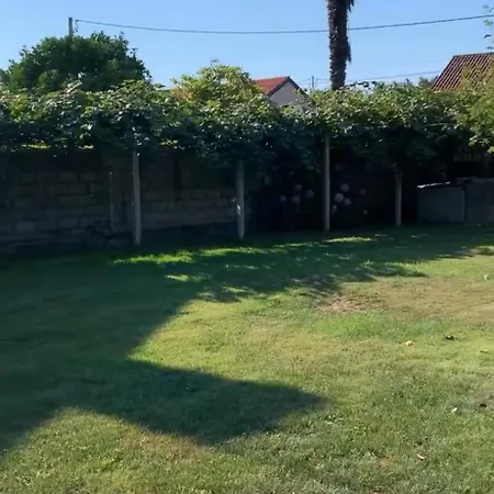 Дом отдыха Casa Con Piscina Y Jardin Al Lado De Sada *